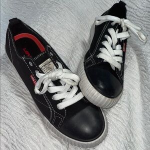 Levi's  Sneakers women size 7
